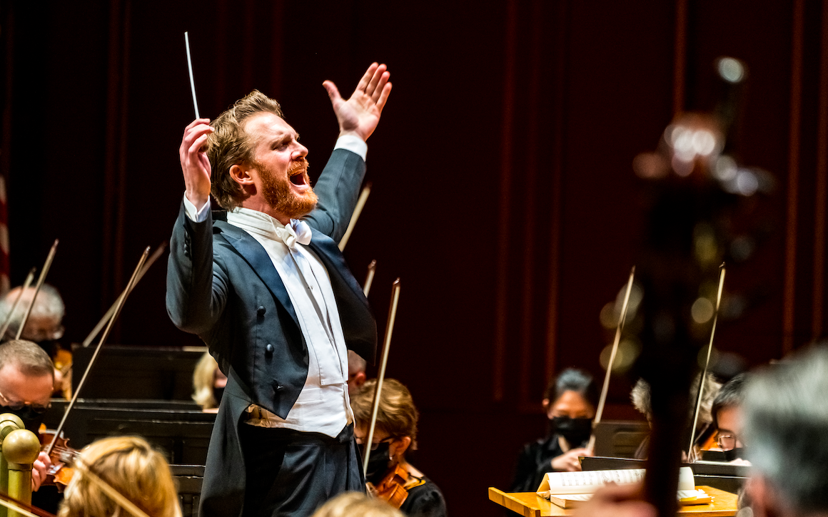 Courtney Lewis conducting the Jacksonville Symphony