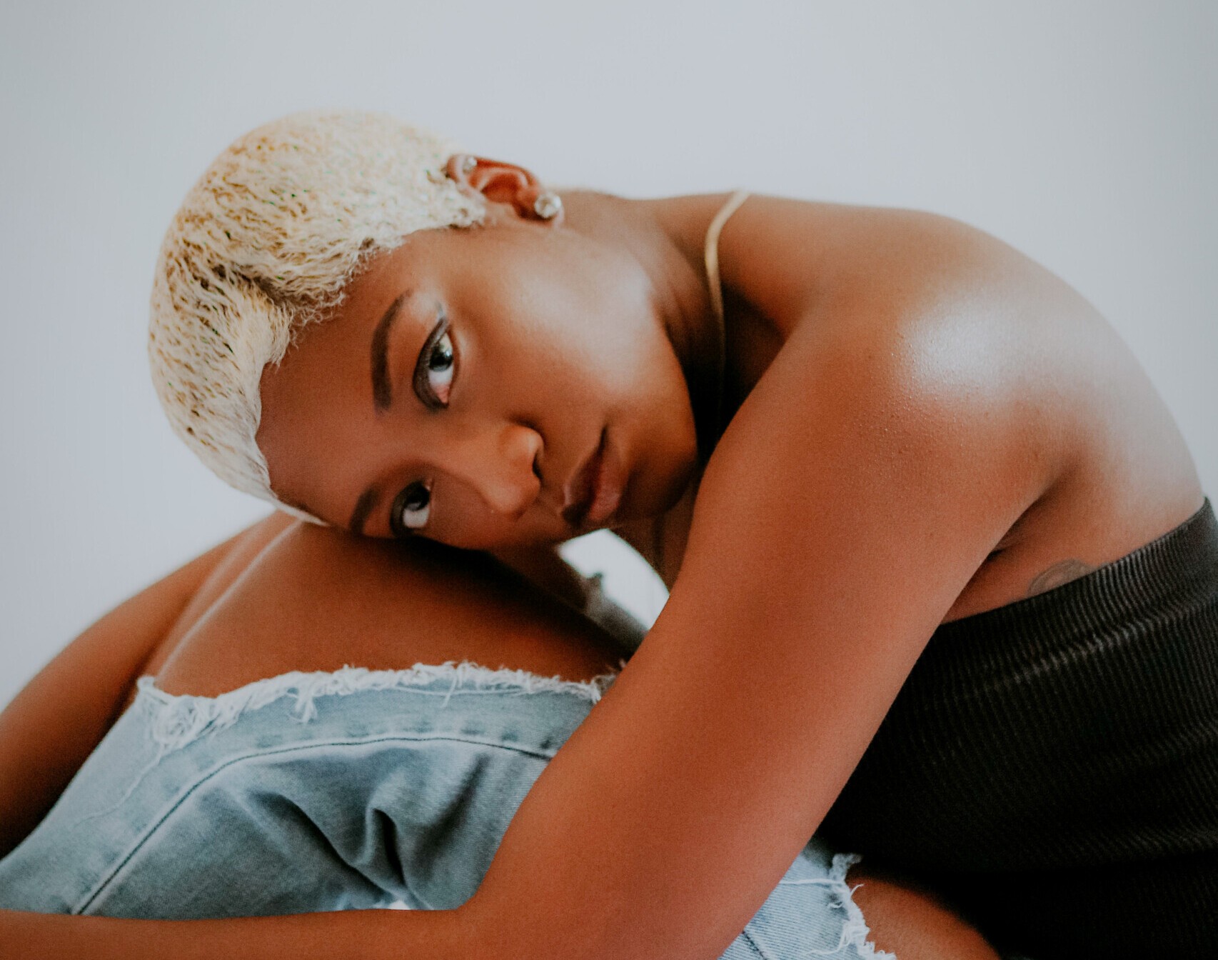 Featured image for “On new single “Respectfully,” Jacksonville Singer-Songwriter Ebonique Moves with Purpose ”