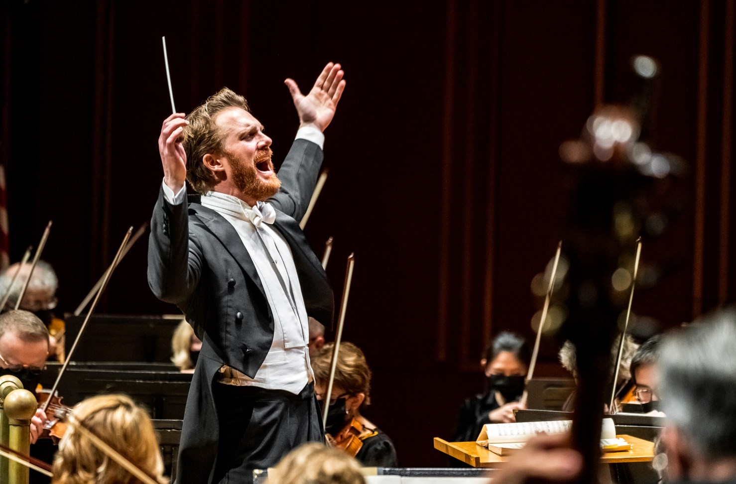 Music director Courtney Lewis conducting from the middle of the symphony